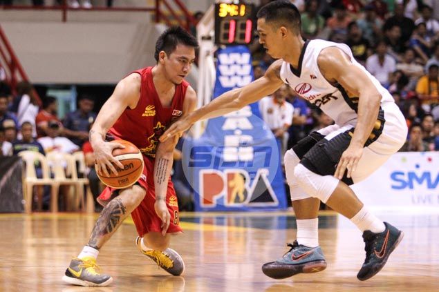 In-form Barako guard RR Garcia left to rue bad timing of dislocated shoulder injury