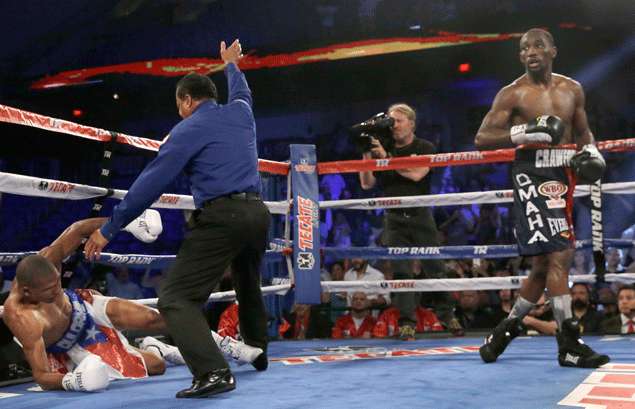 Terrence Crawford demands shot at Pacquiao, but is warned: 'Manny is faster, hits harder'