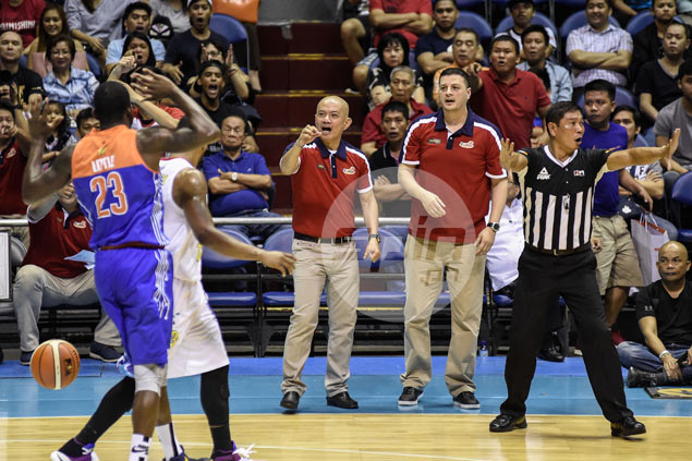 Coach Yeng Guiao won't go easy on lady refs: 'Equality pa rin naman yan eh'
